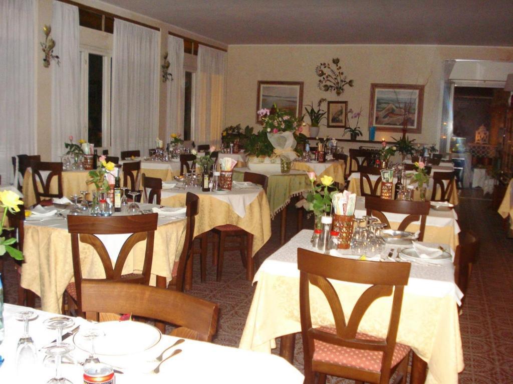 פורטה דיי מארמי Hotel Villa Rona מראה חיצוני תמונה