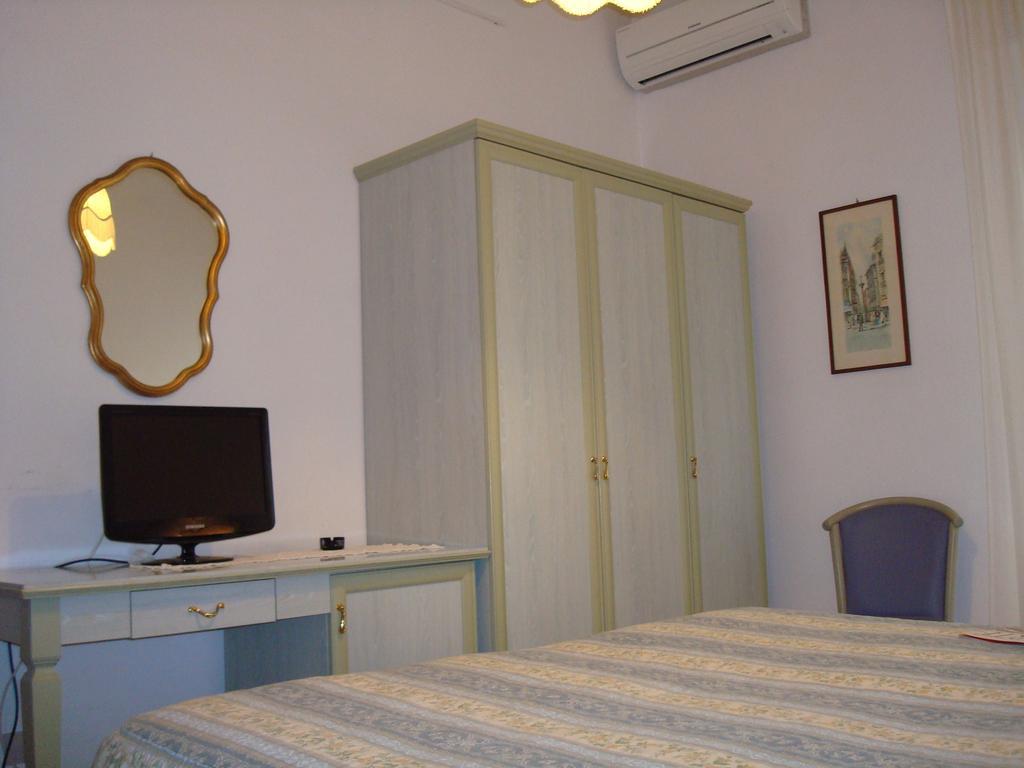 פורטה דיי מארמי Hotel Villa Rona מראה חיצוני תמונה