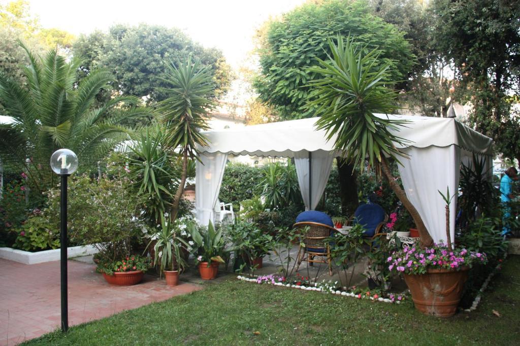 פורטה דיי מארמי Hotel Villa Rona מראה חיצוני תמונה